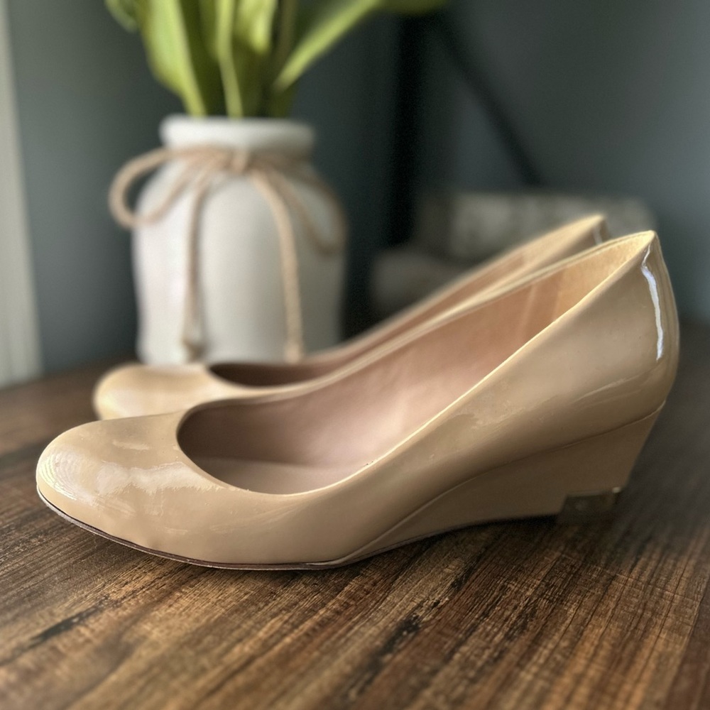 Tory Burch Tan Cream Wedge Pumps